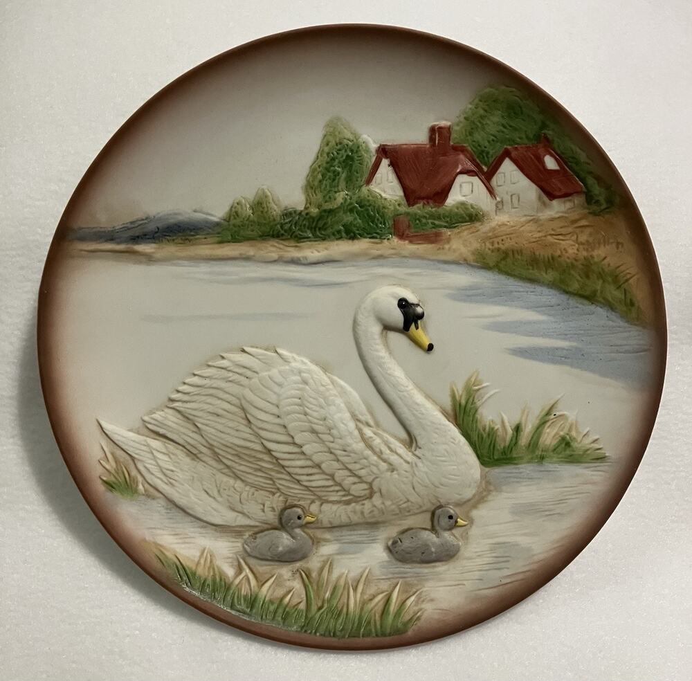 Vtg Homco Porcelain Swan and Cygnets Wall Decor Plate 1429 3D Embossed
